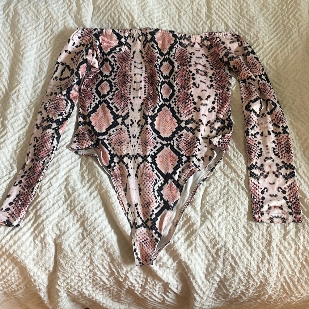 Shein off the shoulder bodysuit size M